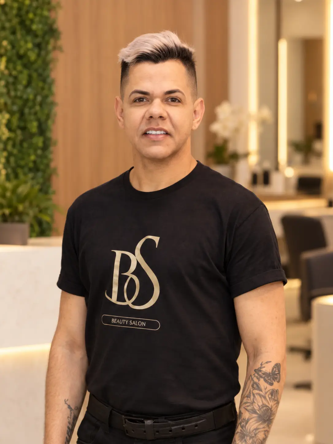 Rafael Carvalho, Cabeleireiro e maquiador no Studio Beauty Salon