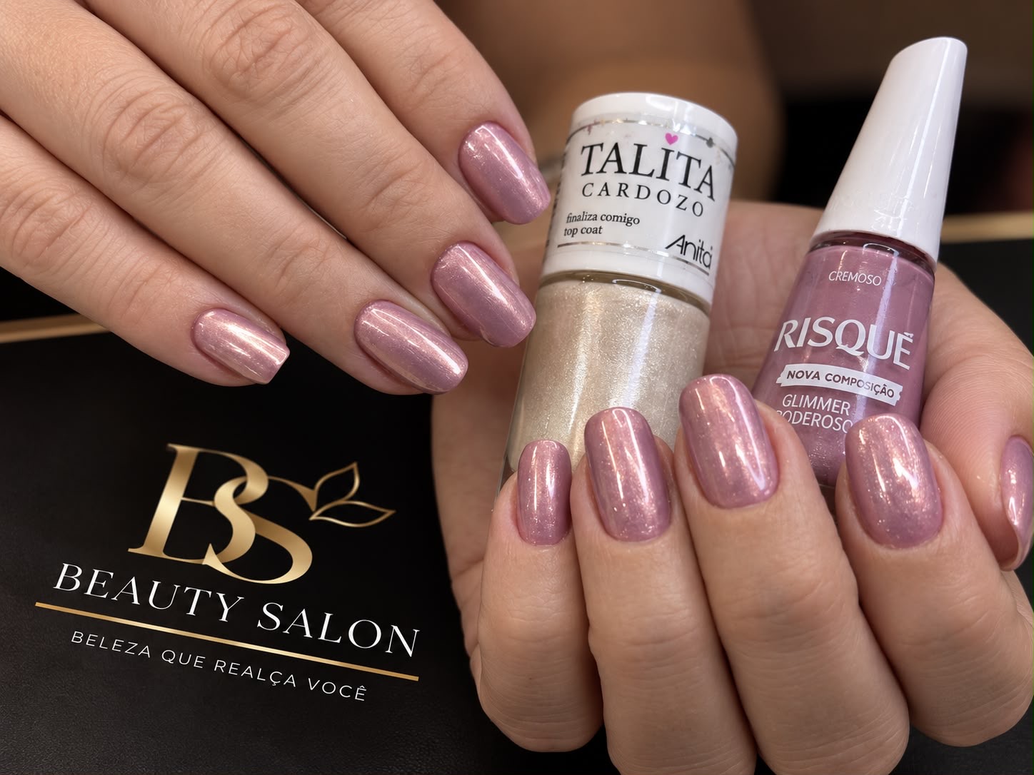 Unhas rosé peroladas realizadas no Beauty Salon