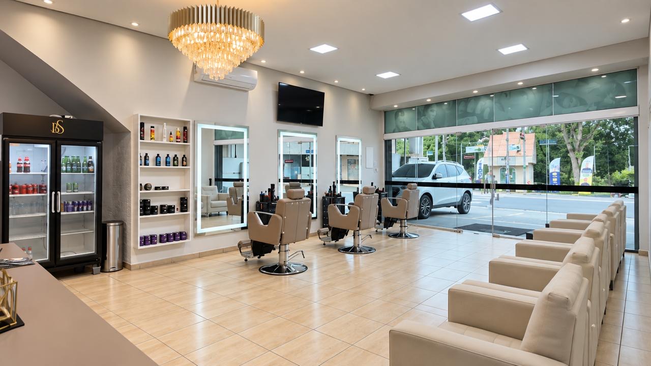 Área masculina do Beauty Salon com cadeiras de corte